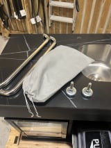 outlet-pure-modul-med-kjoleskap-oppvaskbenk-og-oppbevaringsskap-svart