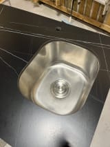 outlet-pure-modul-med-kjoleskap-oppvaskbenk-og-oppbevaringsskap-svart