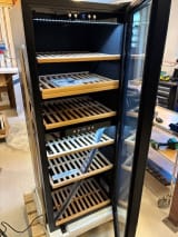 outlet-fritstaende-vinkoleskab-wineexpert-126-fullglass-black