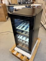 outlet-freistehender-weinkuhlschrank-wineexpert-24-fullglass-black