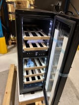 outlet-vinkoleskab-til-indbygning-winecave-800-30d-fullglass-black