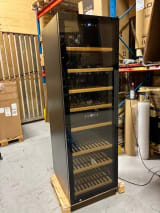 outlet-fristaende-vinkyl-wineexpert-180-fullglass-black