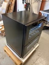 outlet-innbyggbart-vinskap-winecave-60dd-fullglass-black