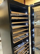 outlet-innbyggbart-vinskap-winecave-187-anthracite-black-label-view