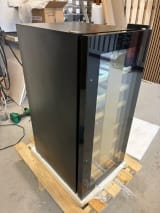 outlet-freistehender-weinkuhlschrank-wineexpert-24-fullglass-black