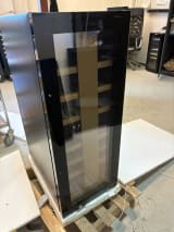 outlet-freistehender-weinkuhlschrank-wineexpert-38-fullglass-black
