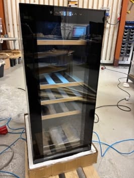 outlet-frittstaende-vinskap-northern-collection-18-black