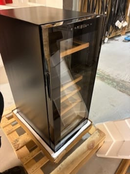 outlet-fritstaende-vinkoleskab-northern-collection-18-black