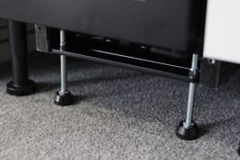 piedino-telescopico-per-le-cantinette-vino-da-incasso-confezione-da-4