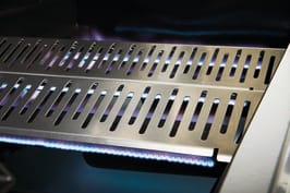 1200e-freistehender-gasgrill-mit-3-brennern-und-seitenbrenner