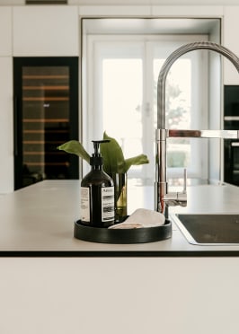 einbau-weinkuhlschrank-winekeeper-70d-anthracite-black