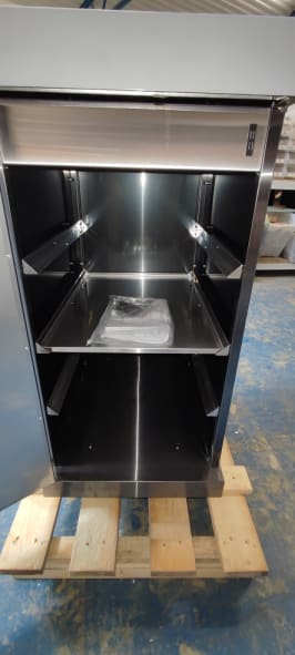 outlet-black-collection-opbevaringsskab