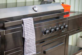 nordic-line-integrerbar-gassgrill-5-brennere-svart