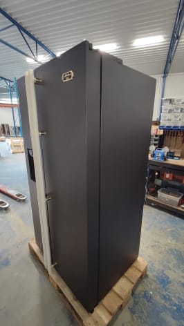 outlet-dolce-vita-koleskabe-sort-messing-90-cm