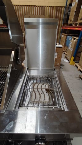 outlet-pure-fristaende-gasolgrill-med-4-brannare-och-infrarod-sidobrannare-rostfri