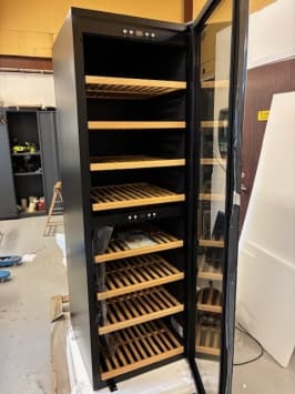 outlet-fritstaende-vinkoleskab-wineexpert-180-fullglass-black