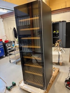 outlet-frittstaende-vinskap-wineexpert-180-fullglass-black