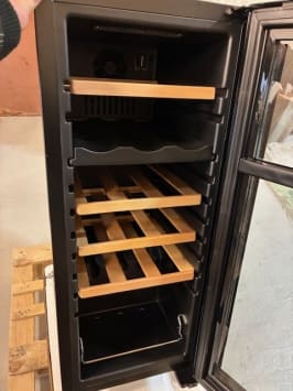 outlet-frittstaende-vinskap-northern-collection-18-black