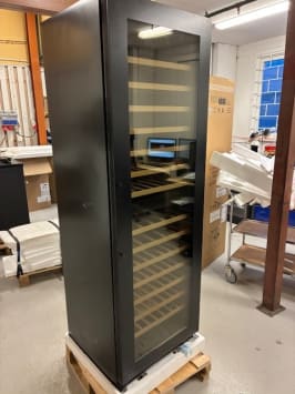 outlet-vinkoleskab-til-indbygning-winecave-187-anthracite-black