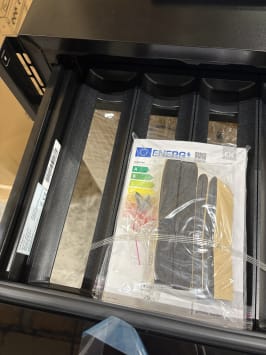 outlet-integrerbart-vinkoleskab-winekeeper-exclusive-5s-fullglass-black-push-pull