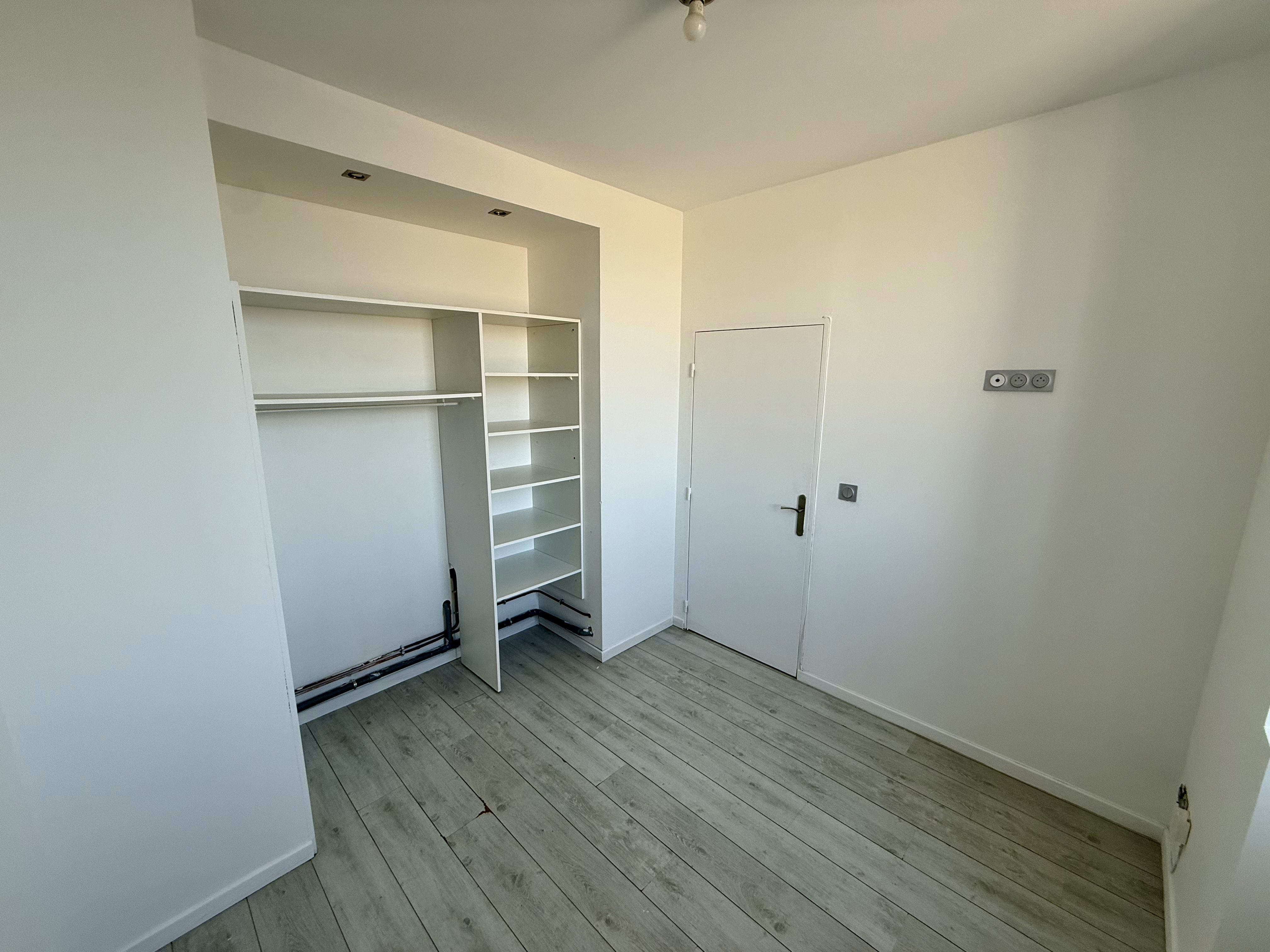 Appartement T3 traversant , Dernier étage