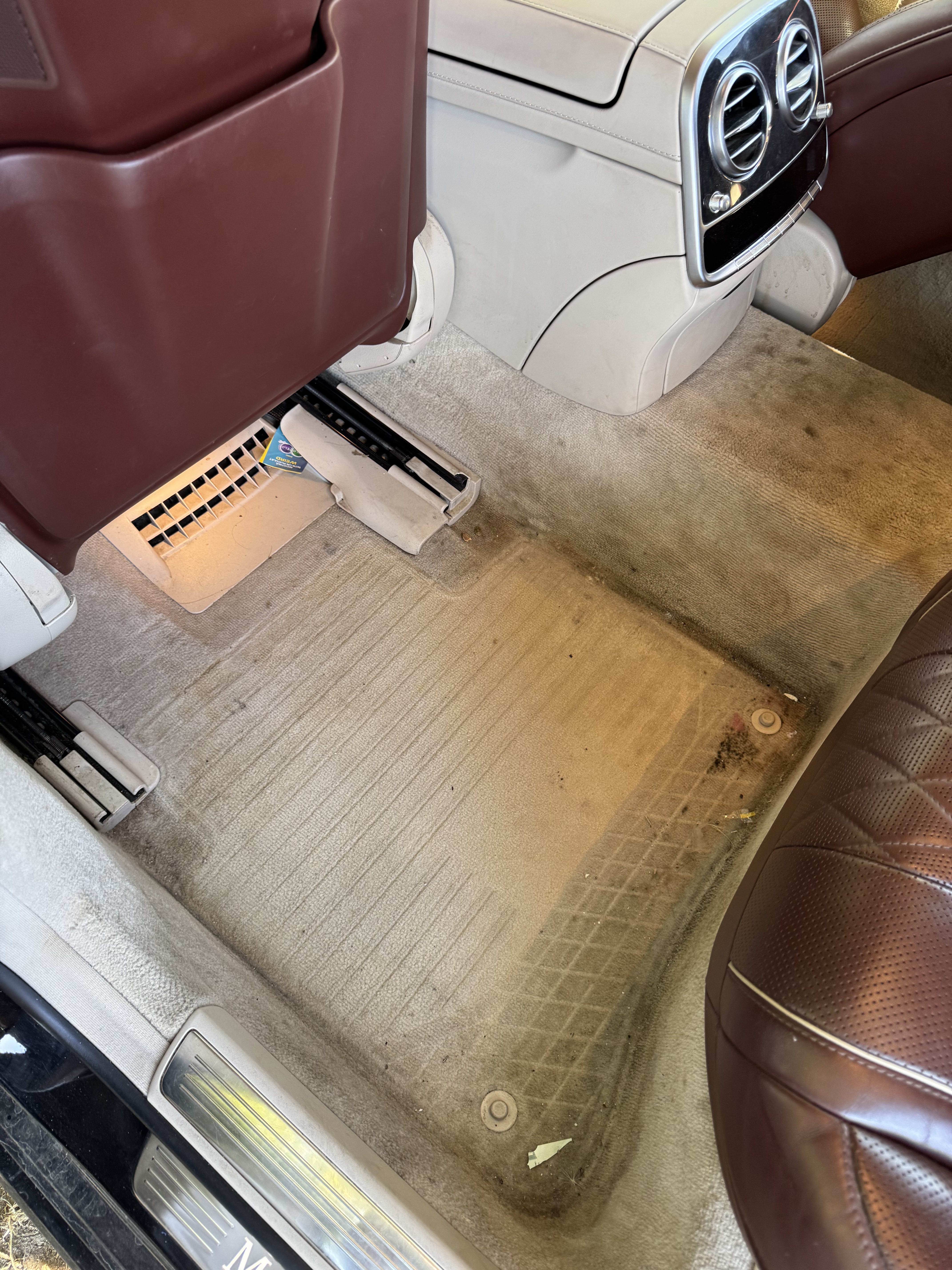 Interior auto înainte de detailing