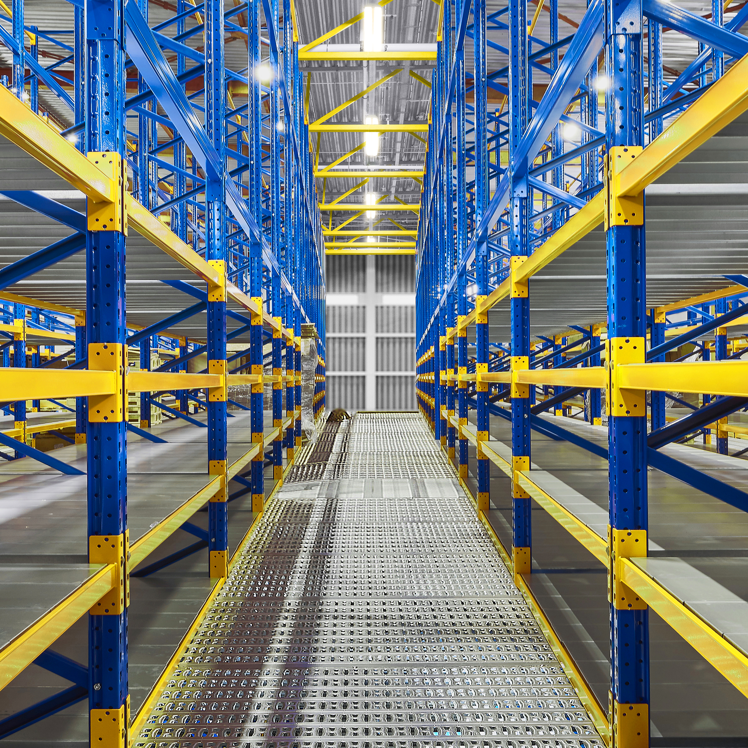 LLU LuxBay Ultra Warehouse 01 3000x3000 20221111DM