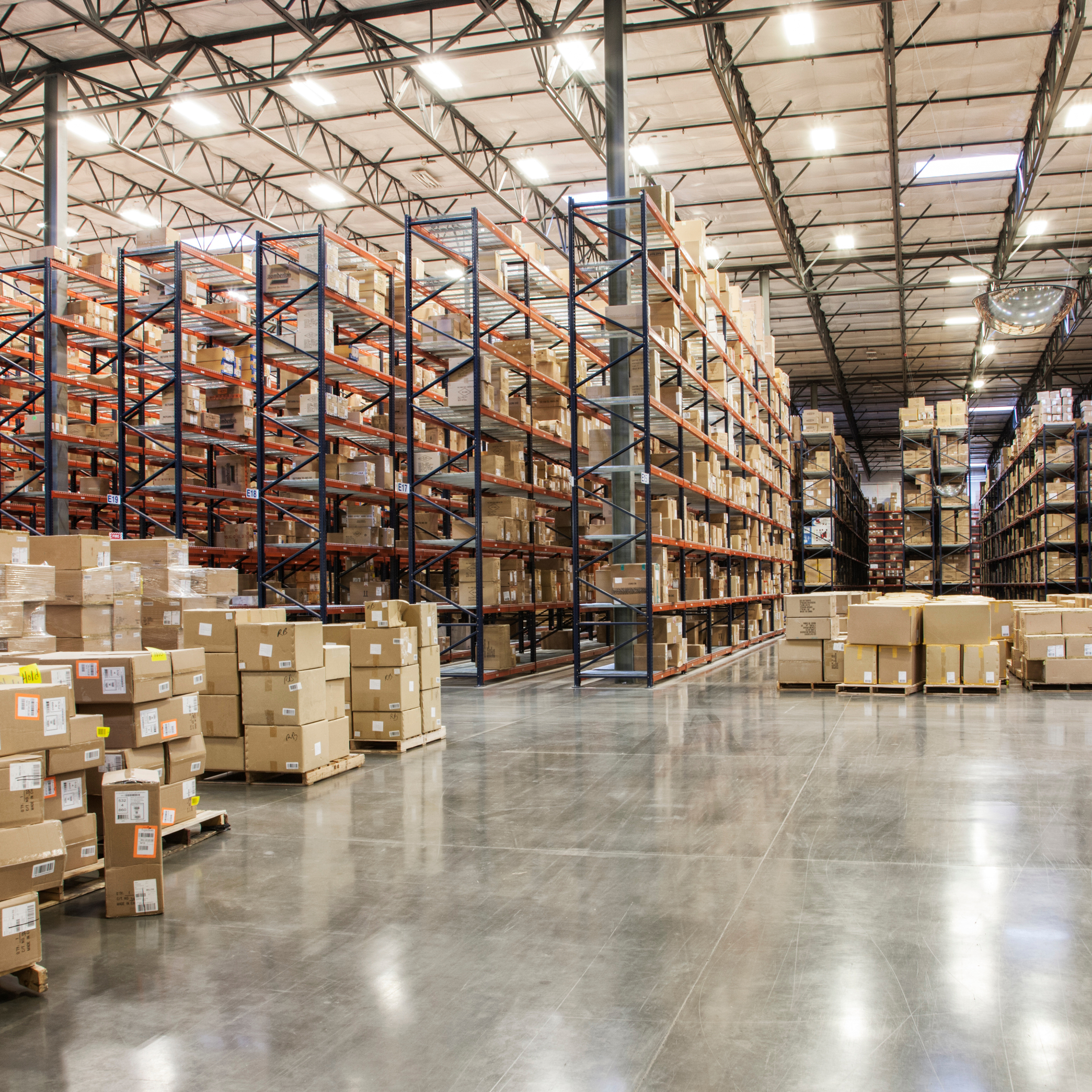 LLU LuxBay Ultra Warehouse 02 3000x3000 20221111DM