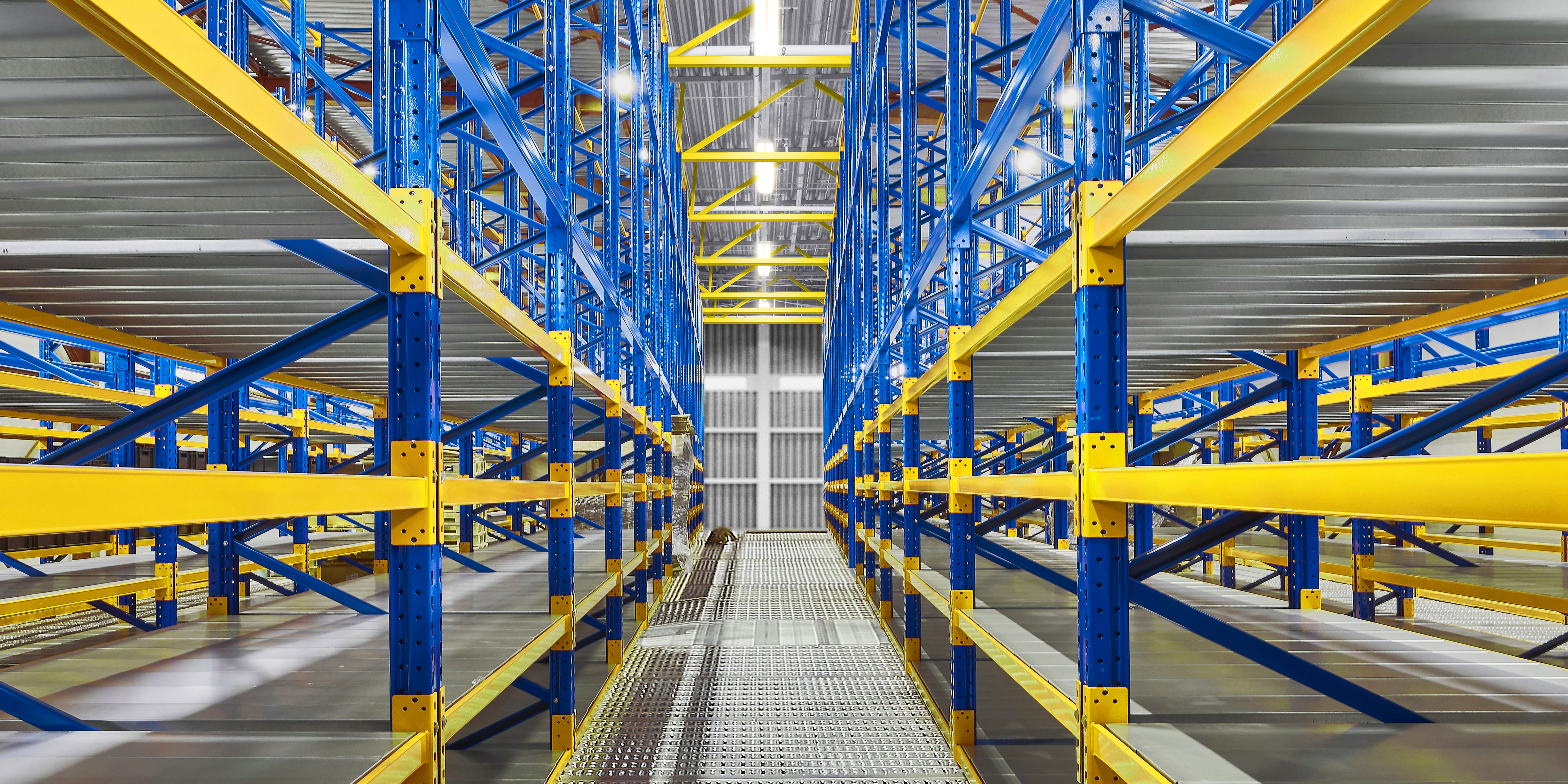 LLU LuxBay Ultra Warehouse 01 6000x3000 20221111DM