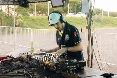 small photos on the bottom