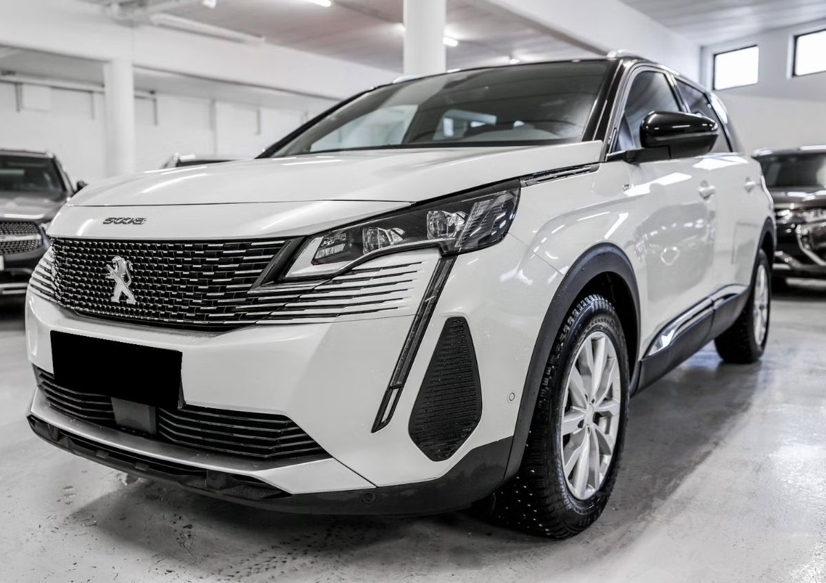 Peugeot GT Line / 7 places / 3× ISOFIX / Toit panoramique / Sièges massants