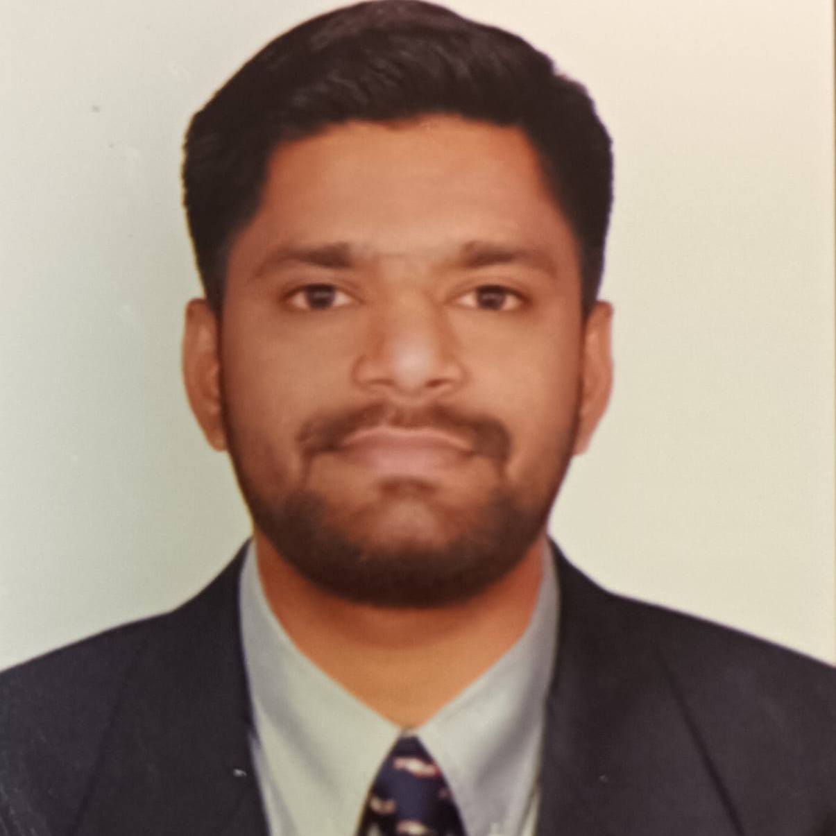 user-img