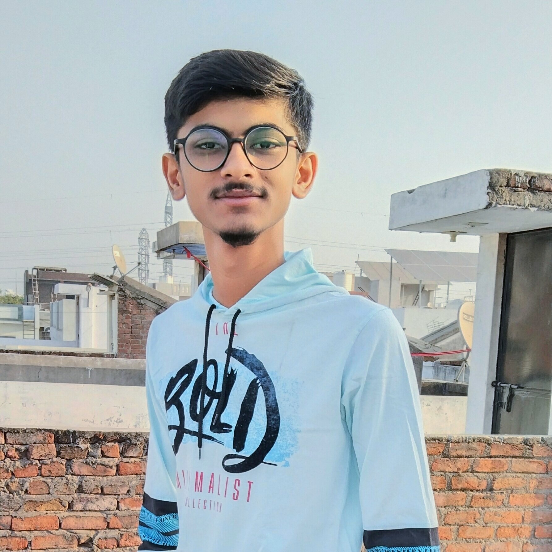 user-img