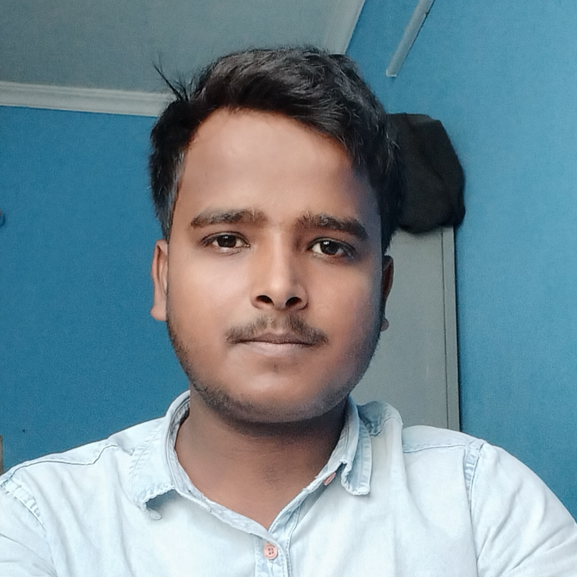 user-img
