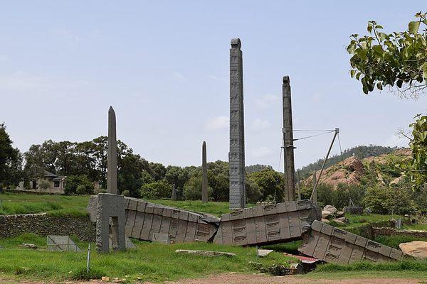 Aksum Obelisk - fallen