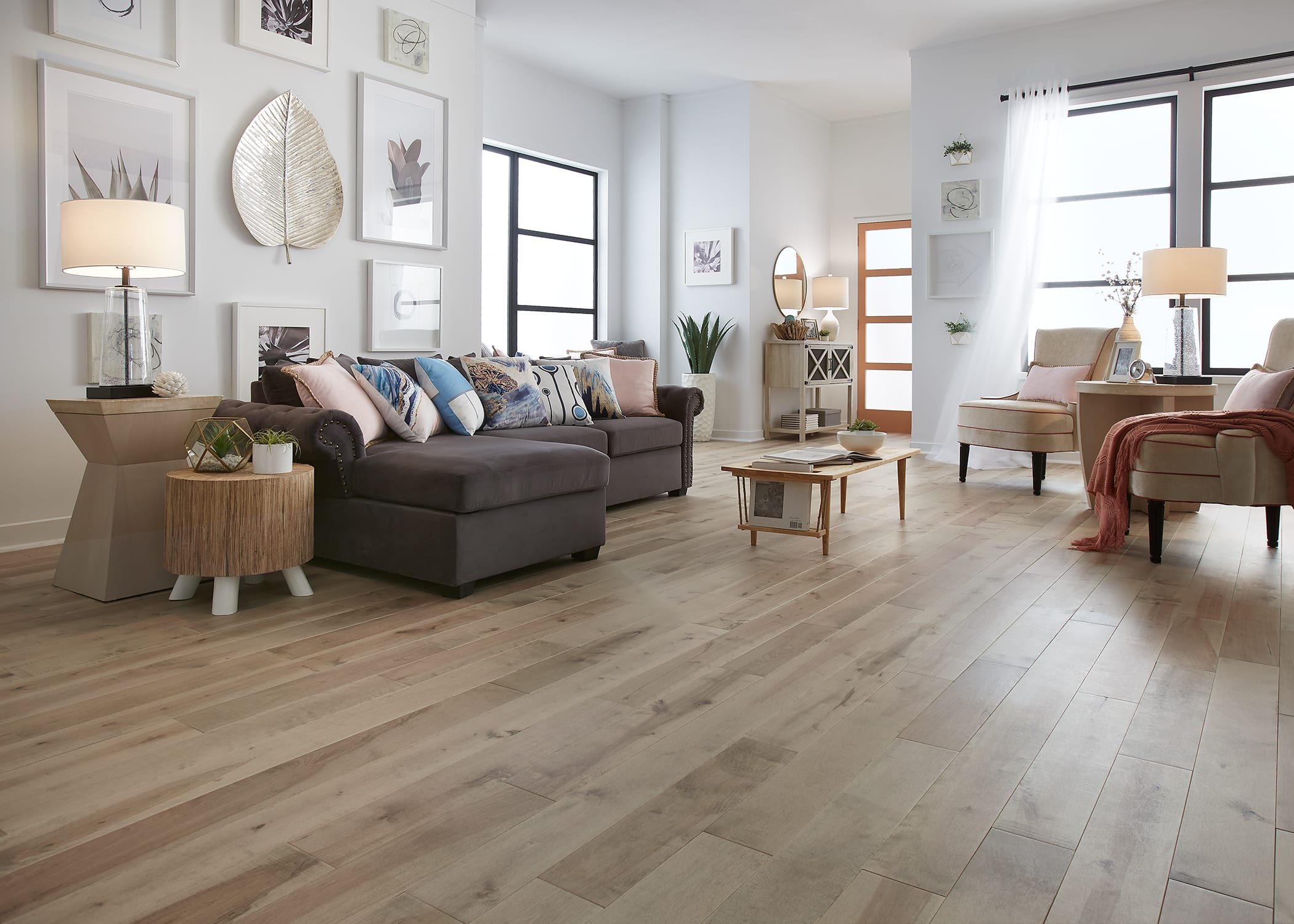 Bellawood Artisan 3/4 in. Hannah Point Distressed Solid Hardwood Flooring