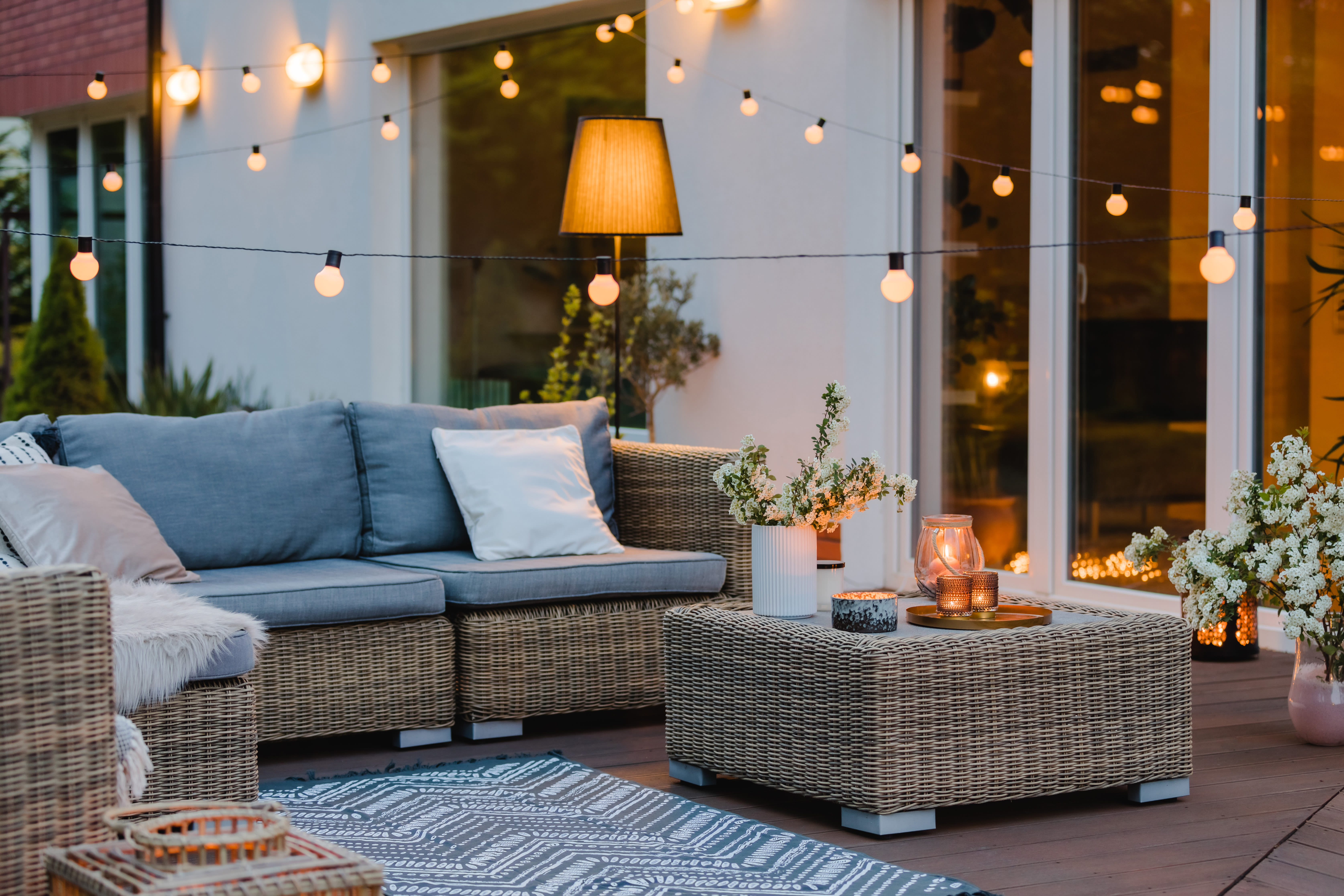 patio table with lighting