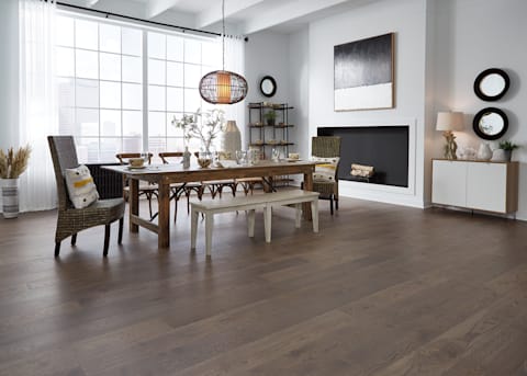 This stately and clean dining room uses Simplistic Balance design philosophy.