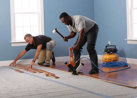 Image of a project team doing flooring installation for article about flooring gaps.