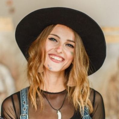 Photo of Beth the Artist