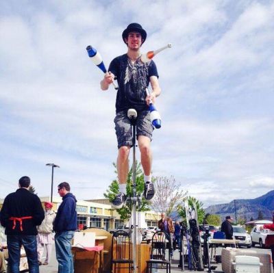 Photo of Amazing chainsaw juggler and unicyclist