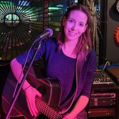 Photo of Liz Lauer - Singer & Songwriter