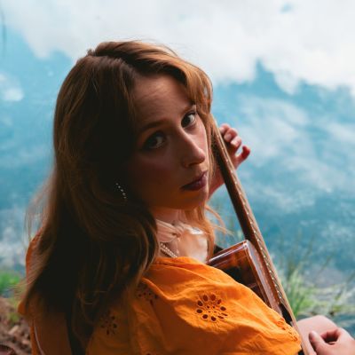 Photo of Hannah Avery