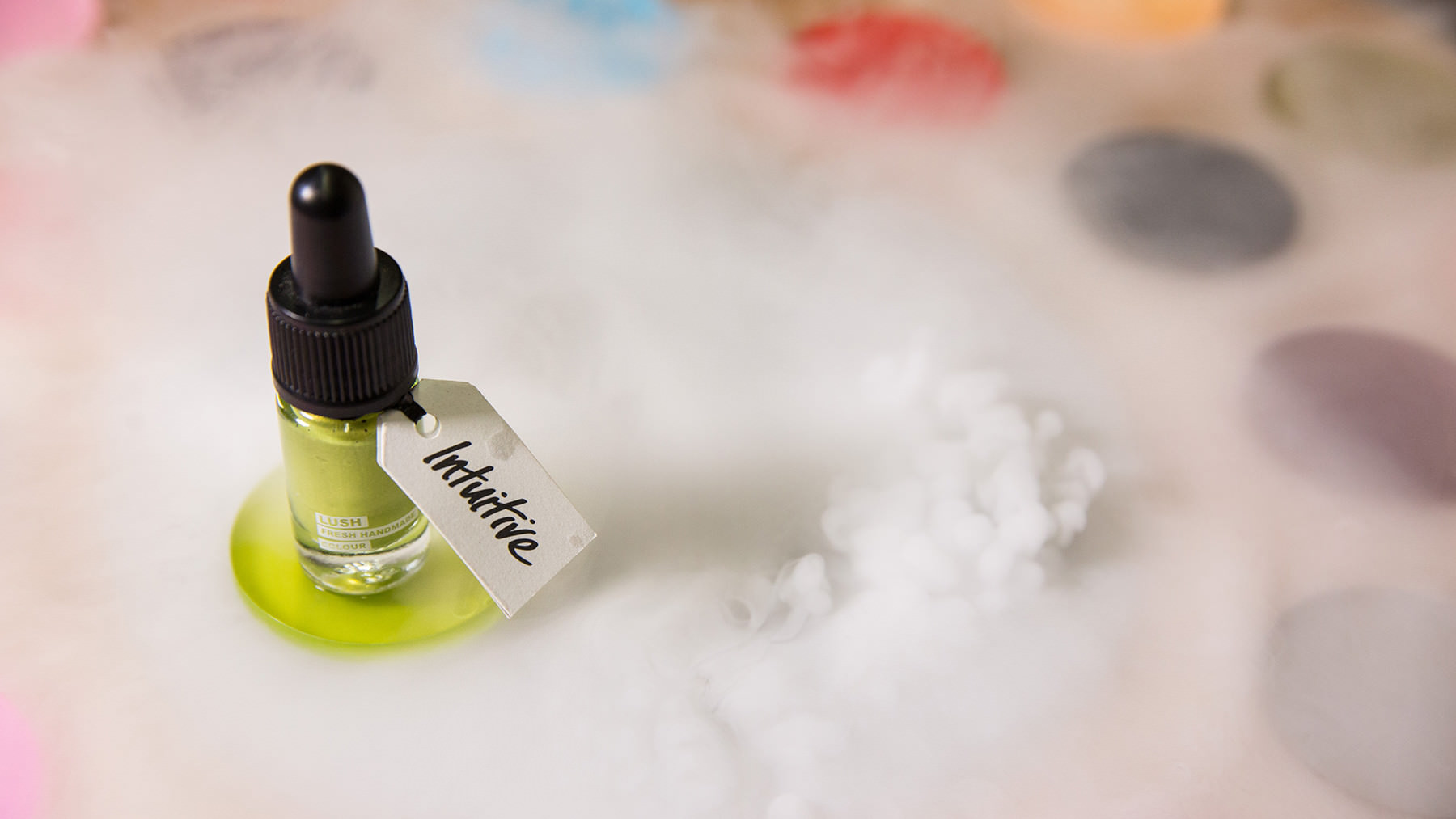 クリームアイシャドウ Lush Fresh Handmade Cosmetics 自然派化粧品 石鹸をお探しなら ラッシュ