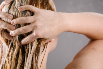ヴァルキリー ローズジャム ローズ 傷んだ髪をすこやかに Pink ヴィーガンアイテム ヴィーガンヘア Hair コンディショナー ラッシュ公式サイト Lush Fresh Handmade Cosmetics