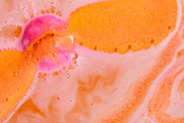 ロージーゴールド ラメ入りのバスボム フローラル Bath Bombs 季節限定アイテム 母の日におすすめ ホワイトデーにおすすめ Pink Bath Shower バスボム ラッシュ公式サイト Lush Fresh Handmade Cosmetics ロージーゴールド ラメ入りのバスボム フローラル Bath Bombs 季節限定アイテム 母の日におすすめ ホワイトデーにおすすめ Pink Bath Shower バスボム ラッシュ公式サイト Lush Fresh Handmade Cosmetics