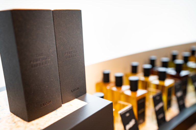 LUSH 新宿店 Perfume Library LUSH 新宿店 Perfume Library