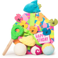 Happy Bathday 2019 Geschenkbox Eine bunte Hutbox, bedruckt mit bunten Gummienten