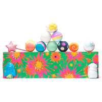 Big Bang Gift Set A pink rectangle with stars and bangs gift set with products on top