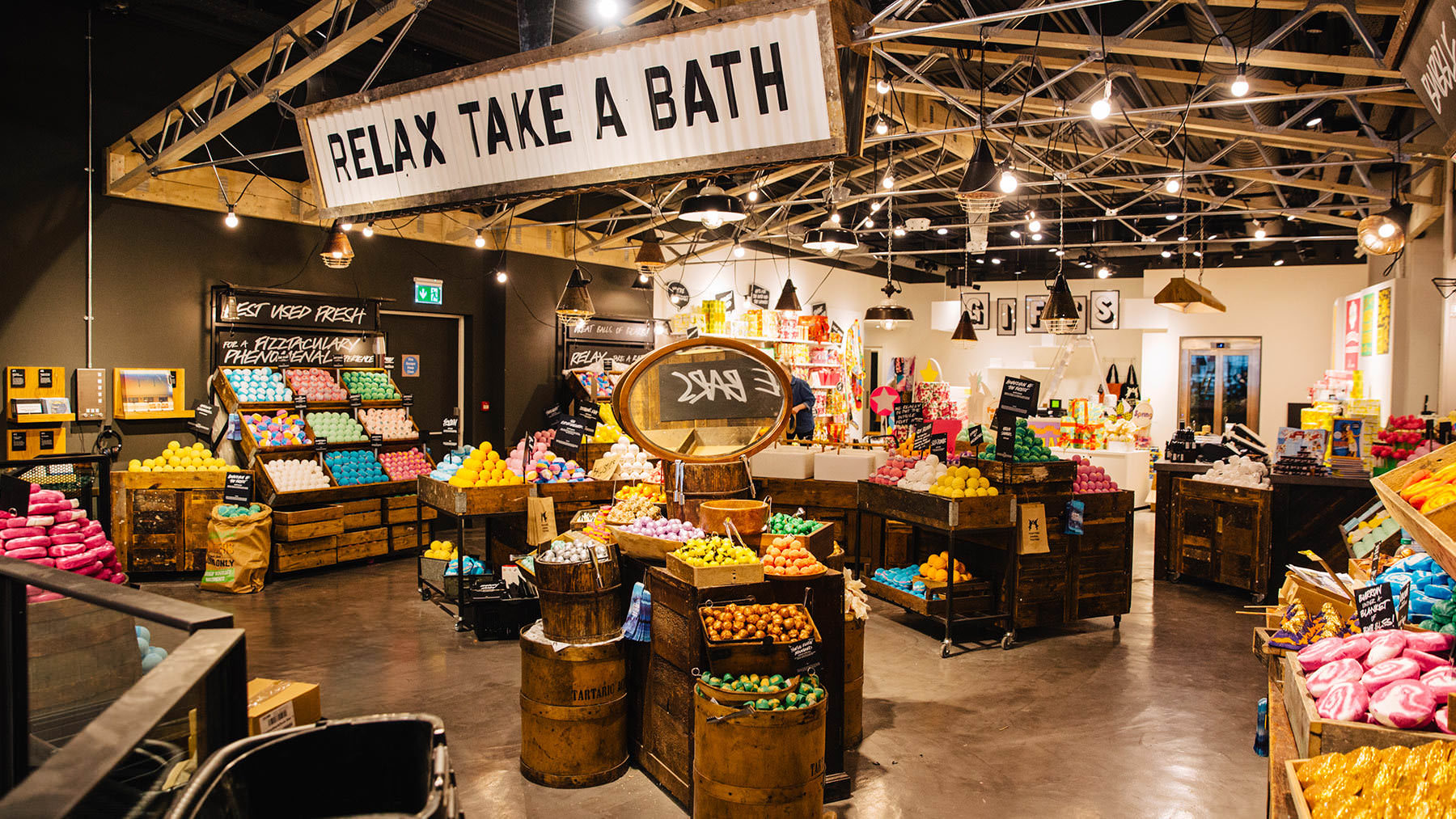 Welcome to Lush Oxford Street Welcome to Lush Oxford Street